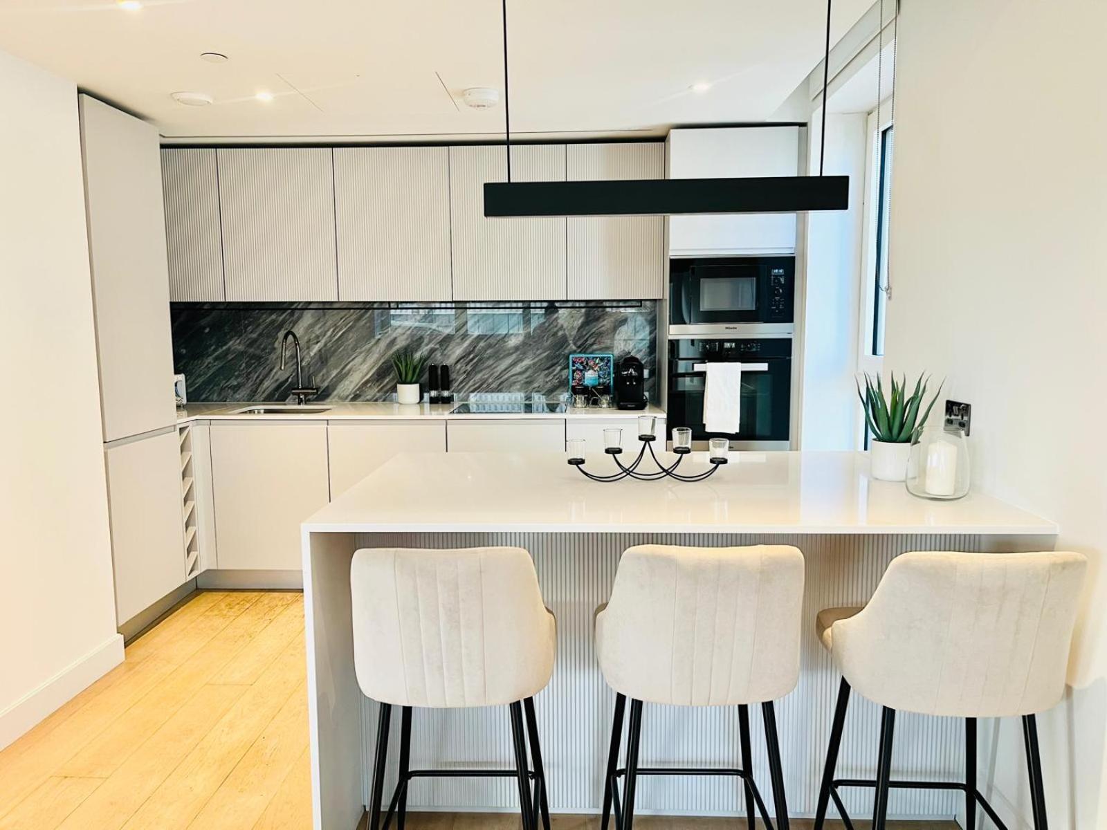 Appartement Chic Westfield Retreat - Two Bedroom Two Bathroom Luxury Stay In White City *