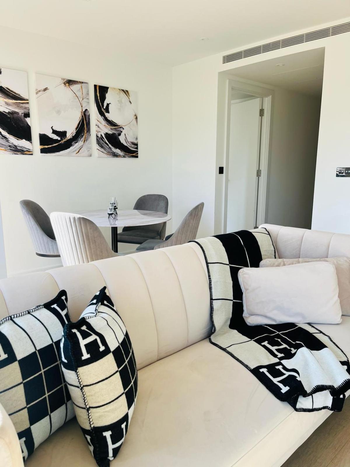Appartement Chic Westfield Retreat - Two Bedroom Two Bathroom Luxury Stay In White City