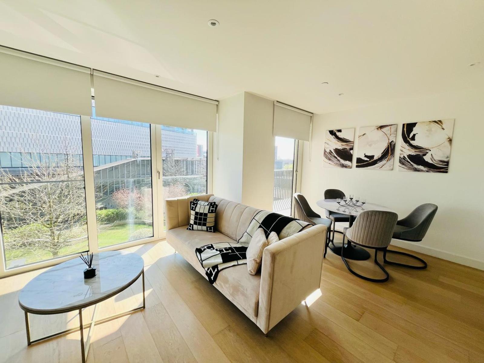 Appartement Chic Westfield Retreat - Two Bedroom Two Bathroom Luxury Stay In White City *