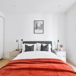 Elegant 2Bed Apartment -West London -Steps To Tube, Westfield