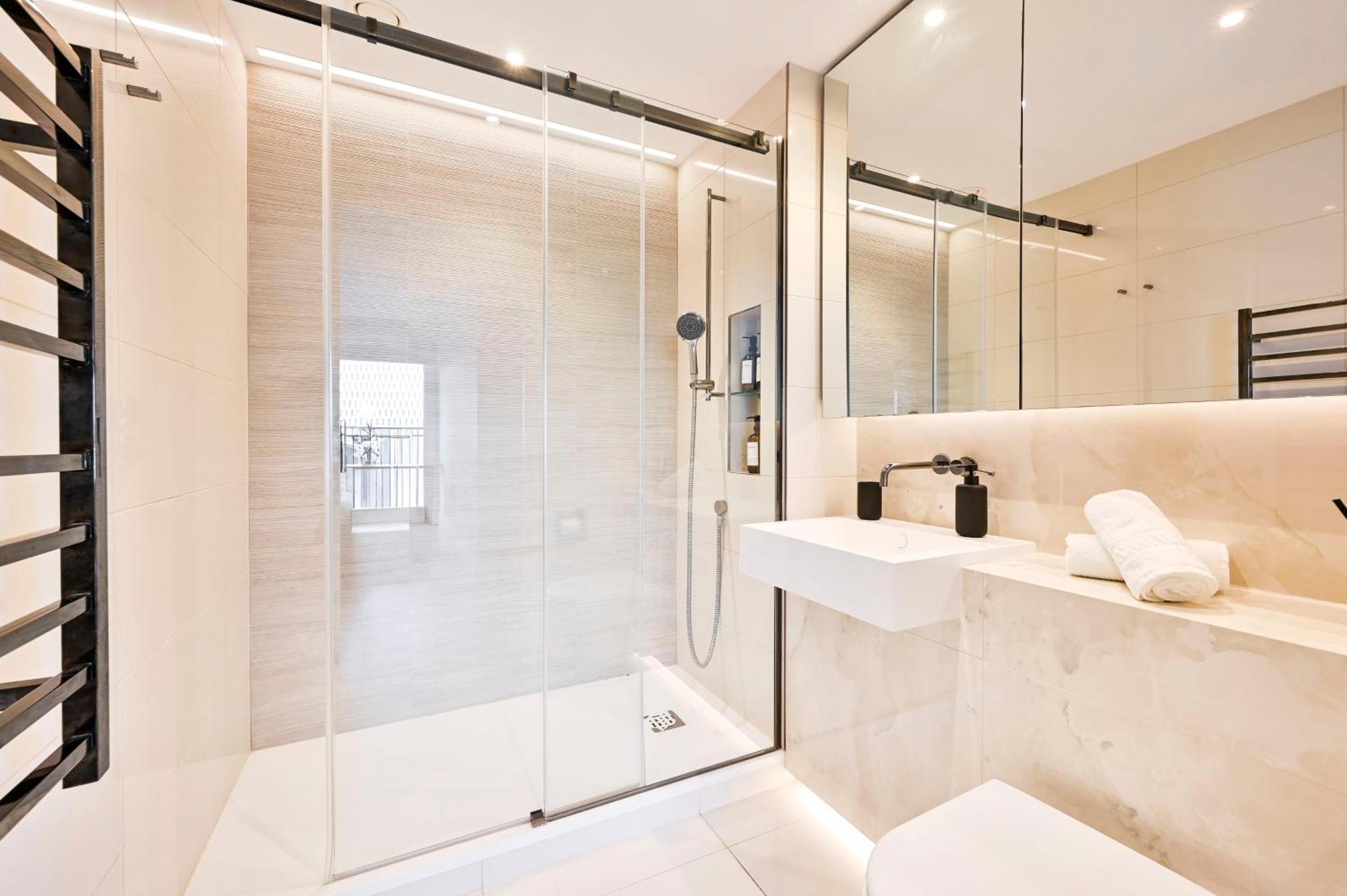 Elegant 2bed -west -steps To Tube, Westfield
