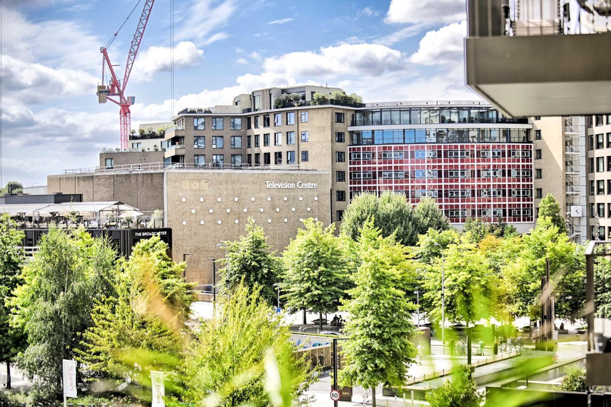 Elegant 2bed -west -steps To Tube, Westfield Apartamento Londres